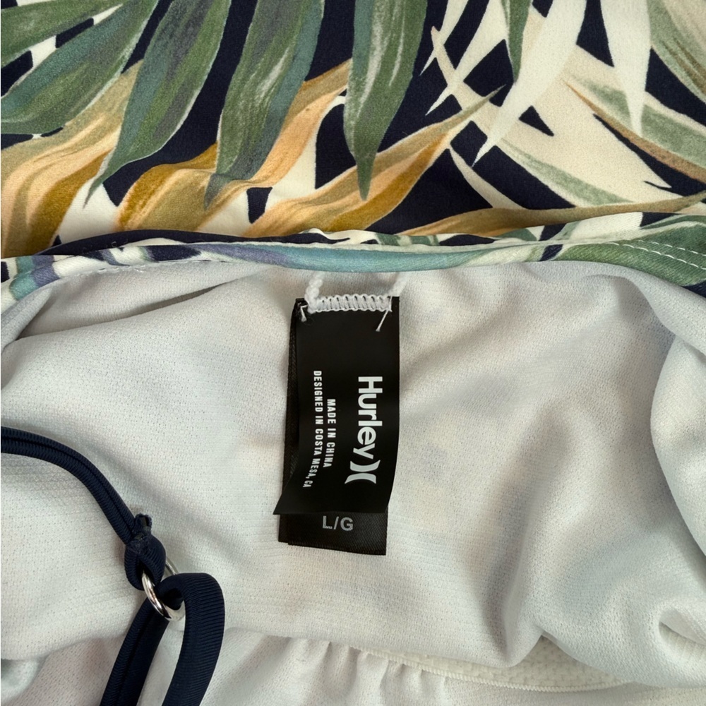 Hurley Ladies' One-Piece Swimsuit, UPF
50+, Cayman Palms, Size L - Picture 7 of 8